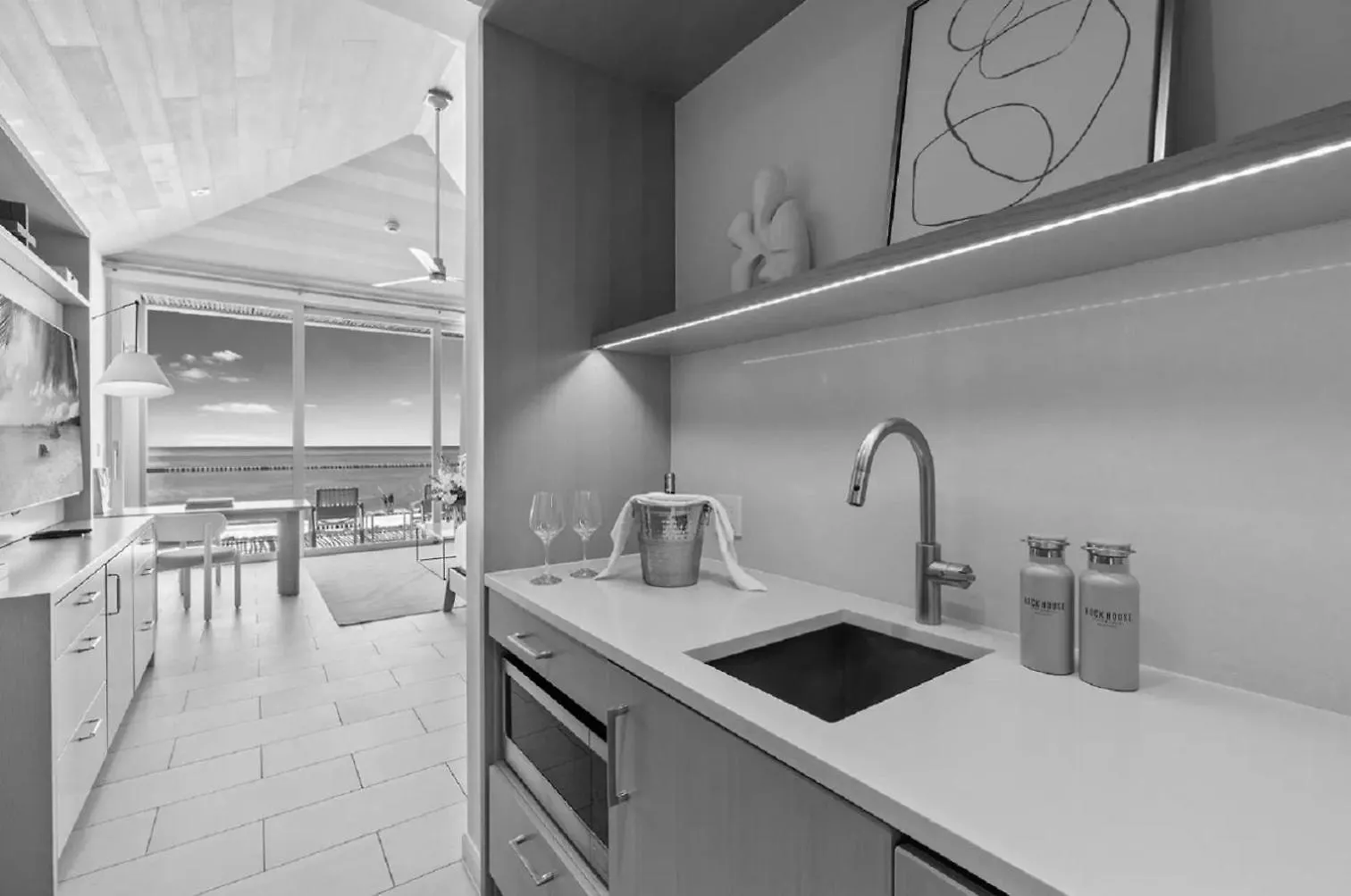 Stunning Beachfront Apartment Providenciales